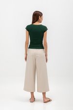 SORELLE DIAMOND NECKLINE KNIT TOP