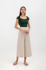 SORELLE DIAMOND NECKLINE KNIT TOP