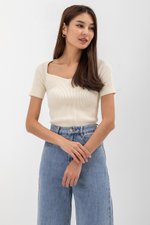 LYNN SWEETHEART NECKLINE KNIT TOP