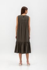ADEENA BACK PLEAT MIDI DRESS W SASH