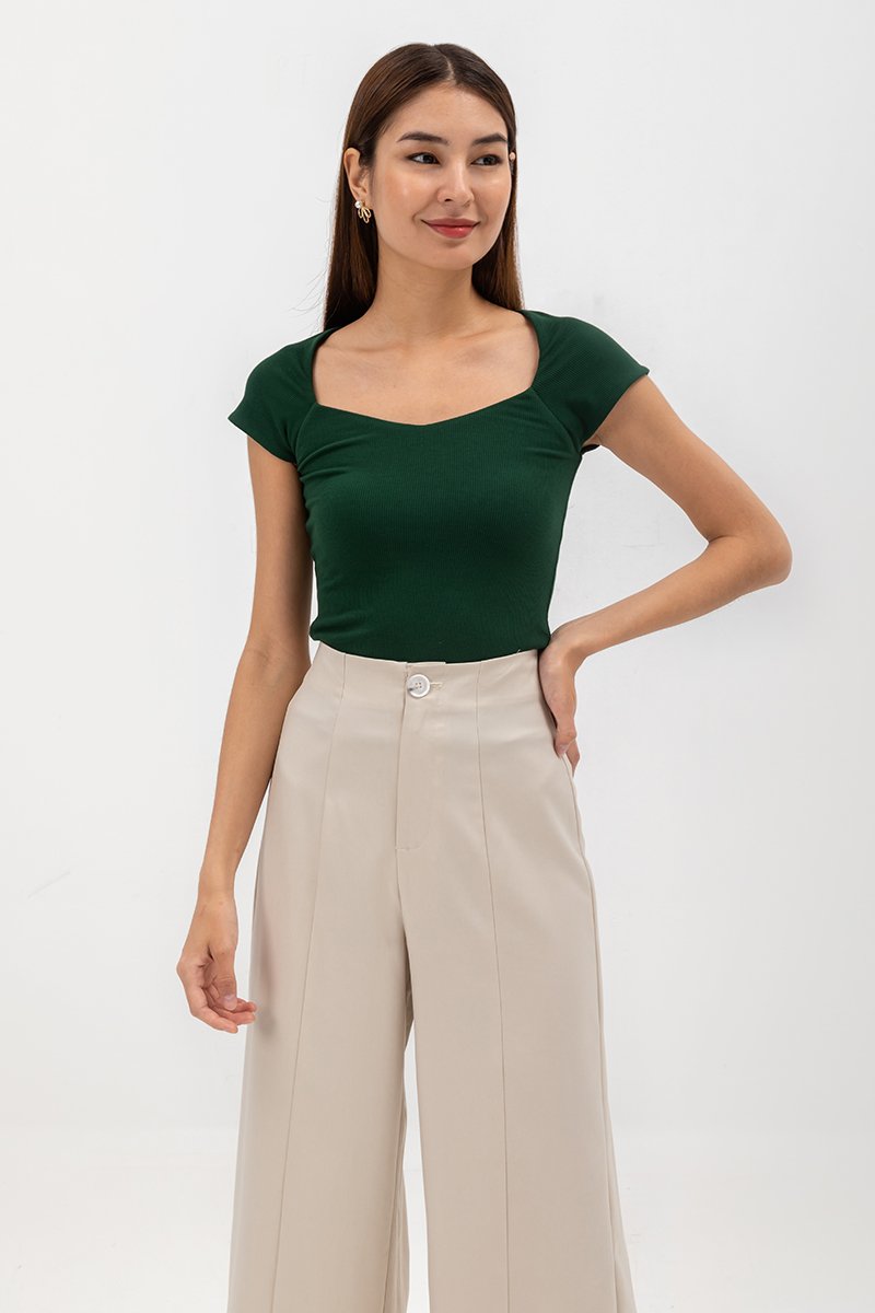 SORELLE DIAMOND NECKLINE KNIT TOP