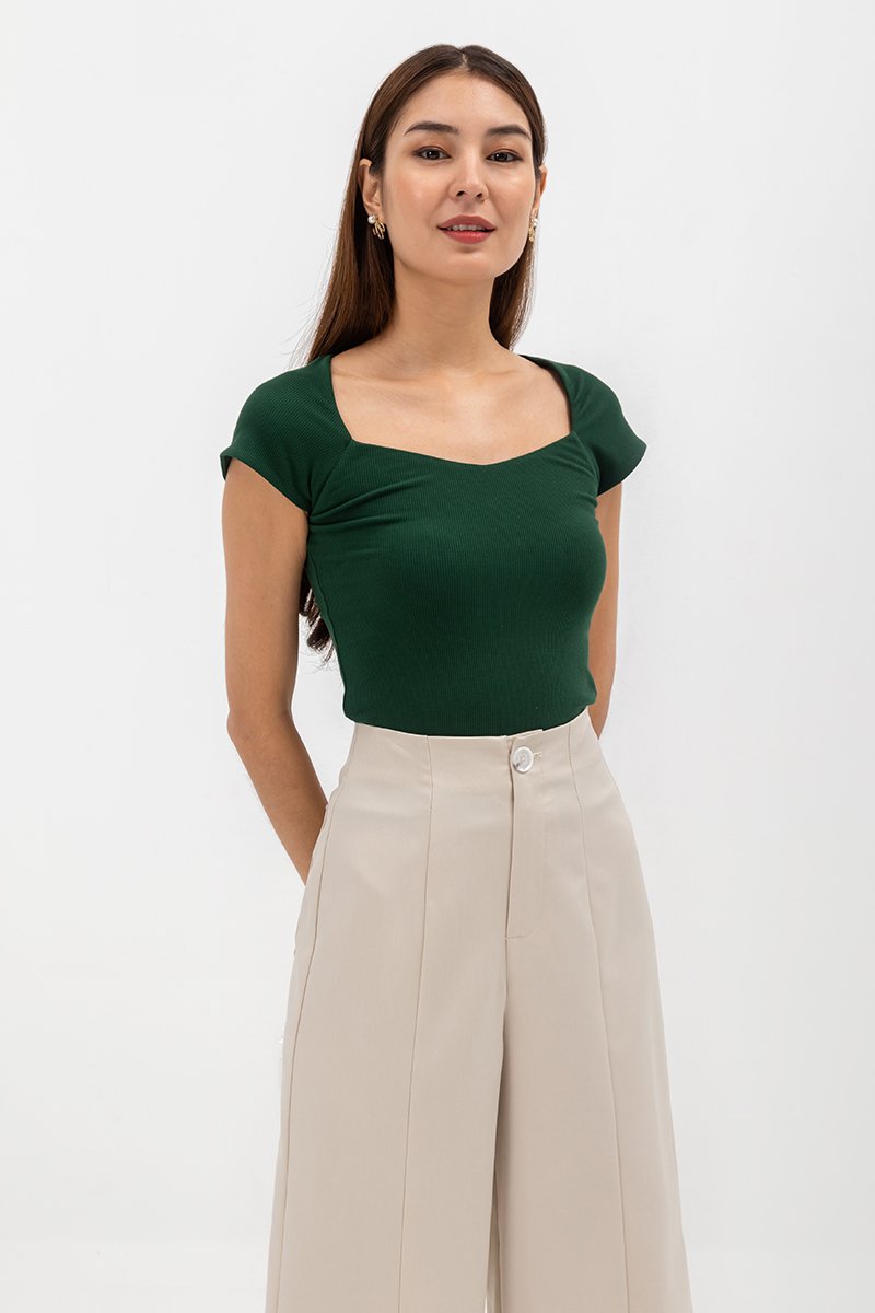 SORELLE DIAMOND NECKLINE KNIT TOP