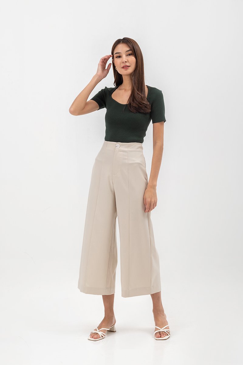 LYNN SWEETHEART NECKLINE KNIT TOP