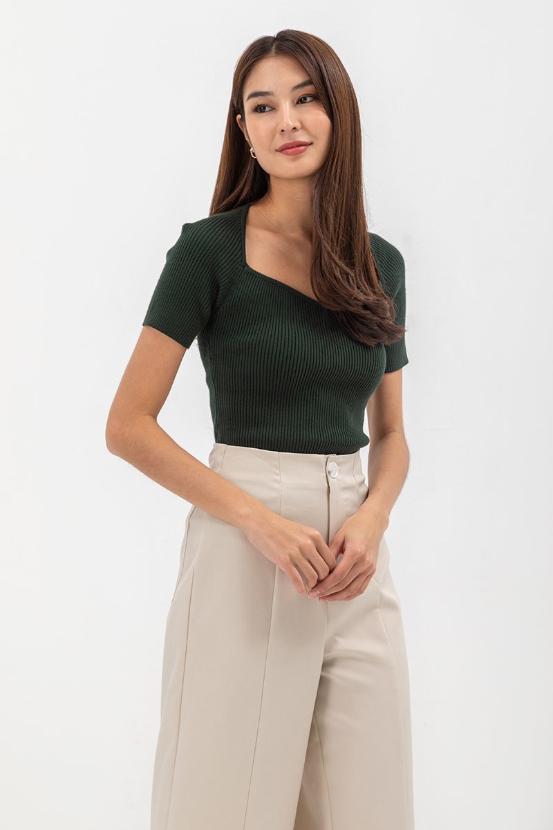 LYNN SWEETHEART NECKLINE KNIT TOP
