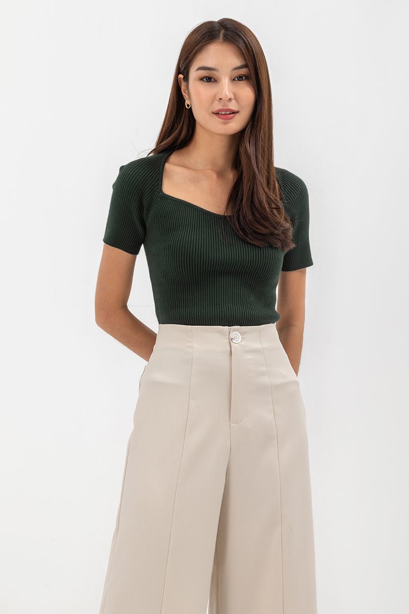 LYNN SWEETHEART NECKLINE KNIT TOP