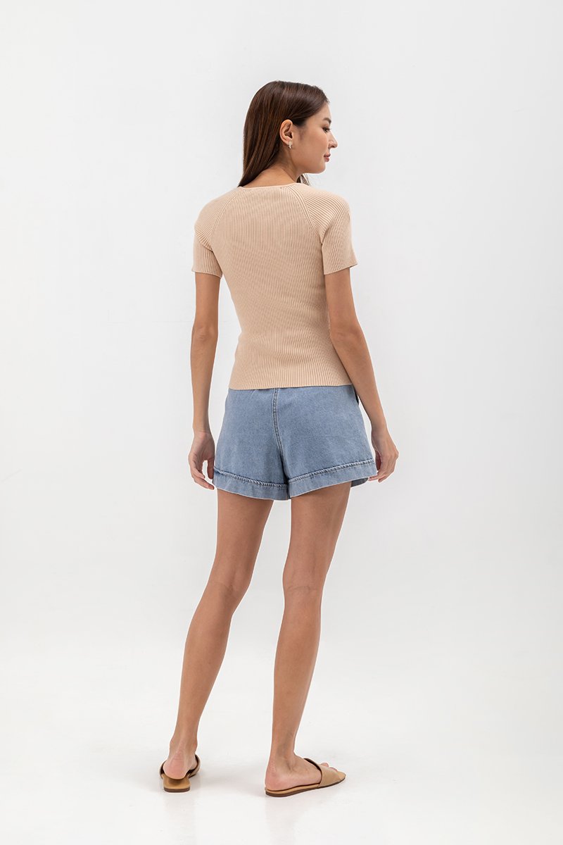 LYNN SWEETHEART NECKLINE KNIT TOP