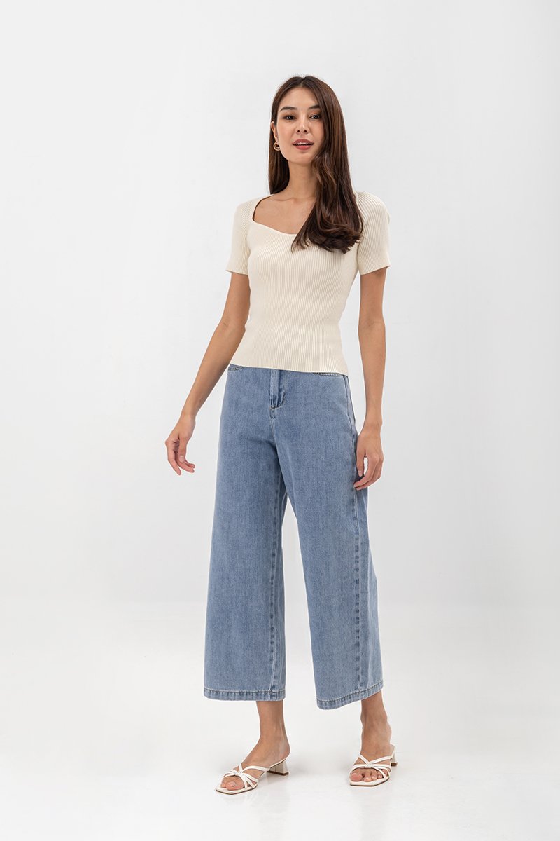 LYNN SWEETHEART NECKLINE KNIT TOP