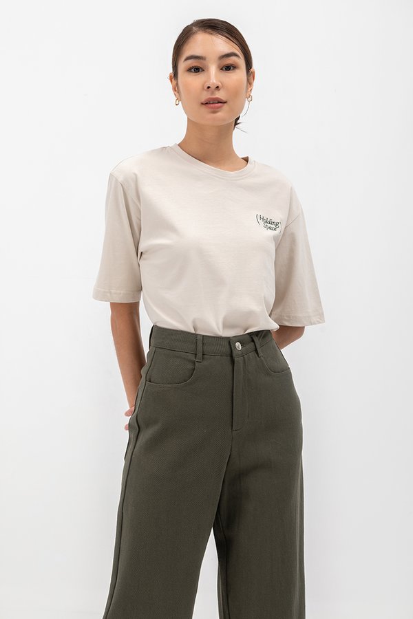 HOLDING SPACE TEE