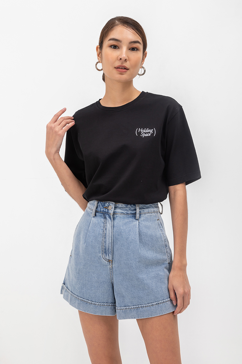 HOLDING SPACE TEE