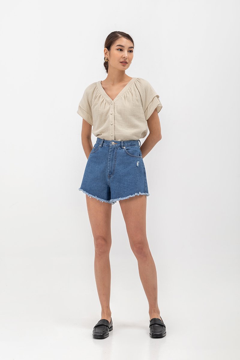 ADAHLIA V NECK BUTTONDOWN MUSLIN TOP