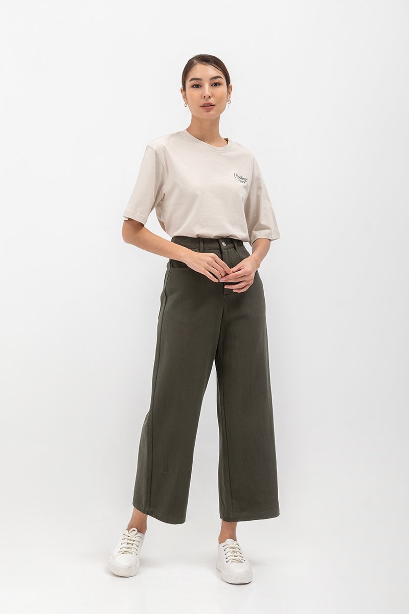 HOLDING SPACE TEE