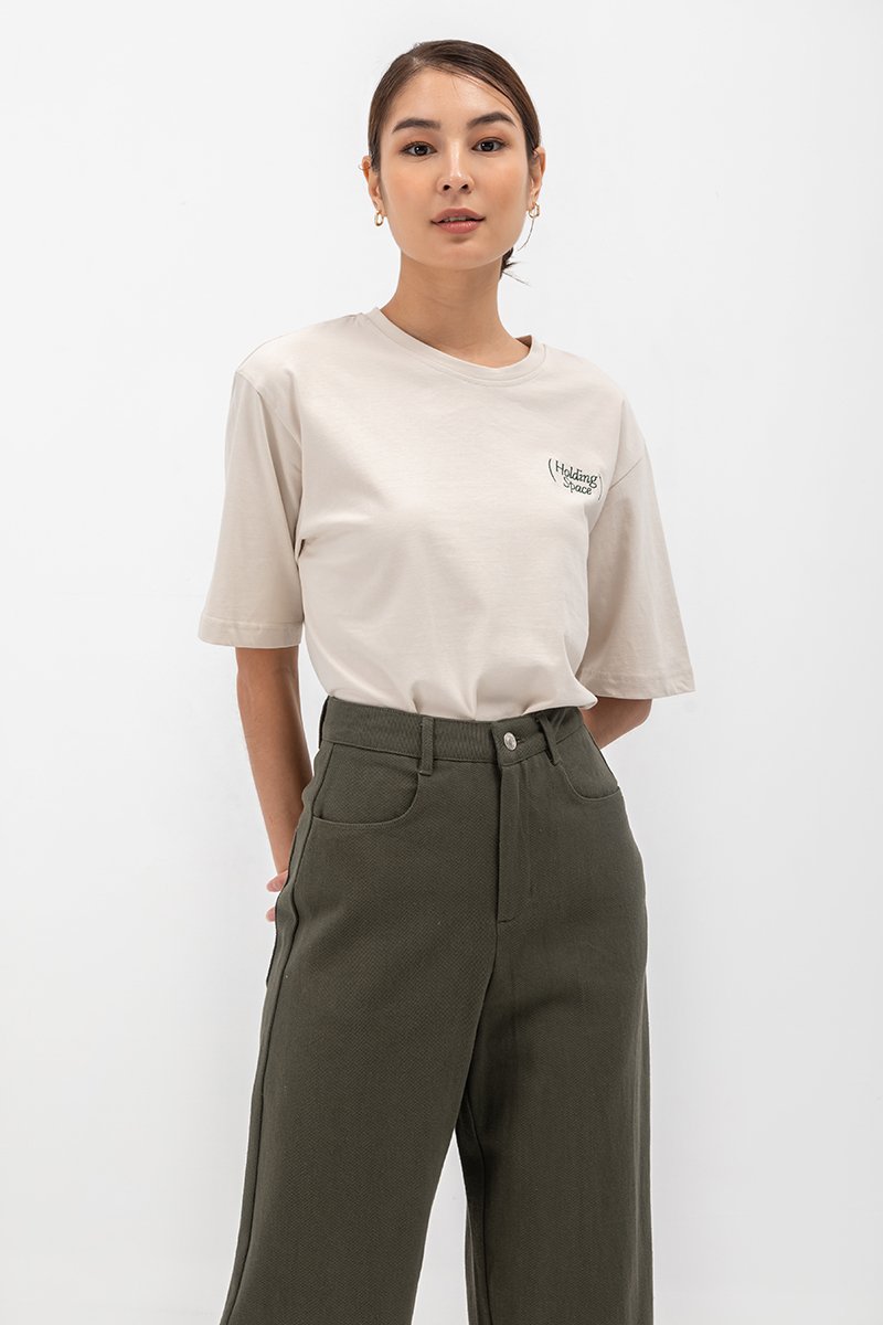HOLDING SPACE TEE