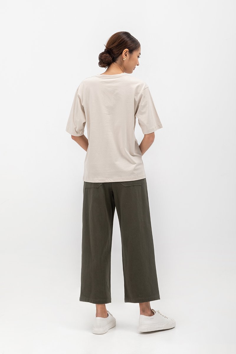 HOLDING SPACE TEE
