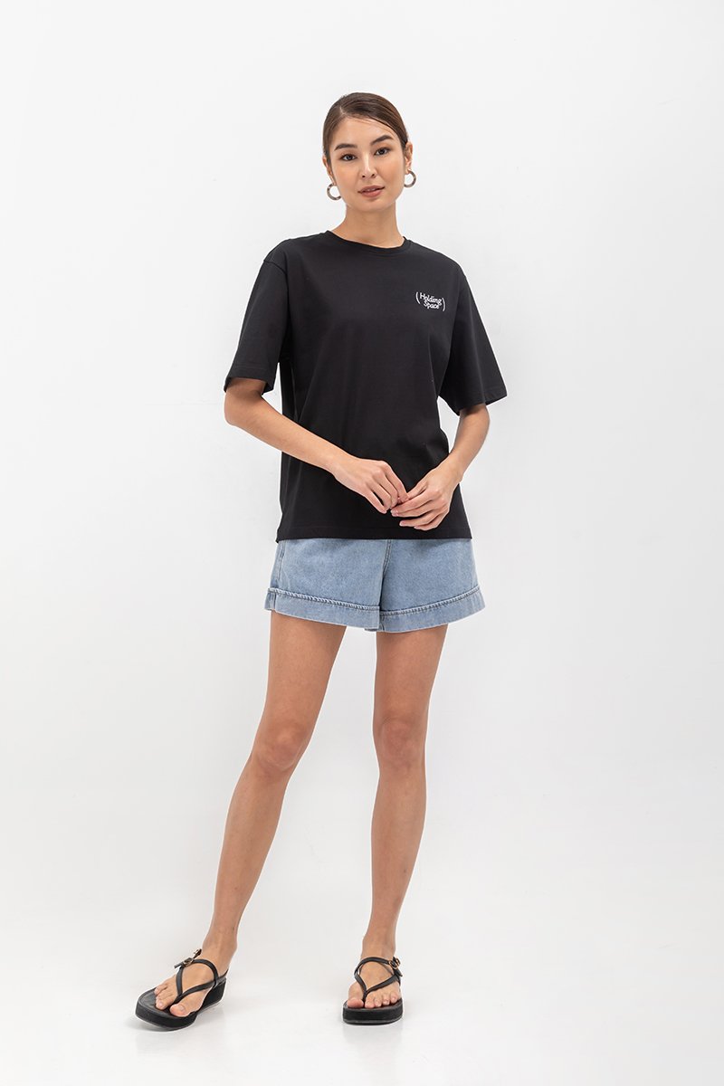 HOLDING SPACE TEE