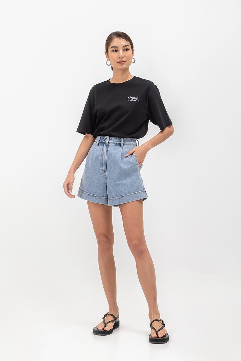 HOLDING SPACE TEE