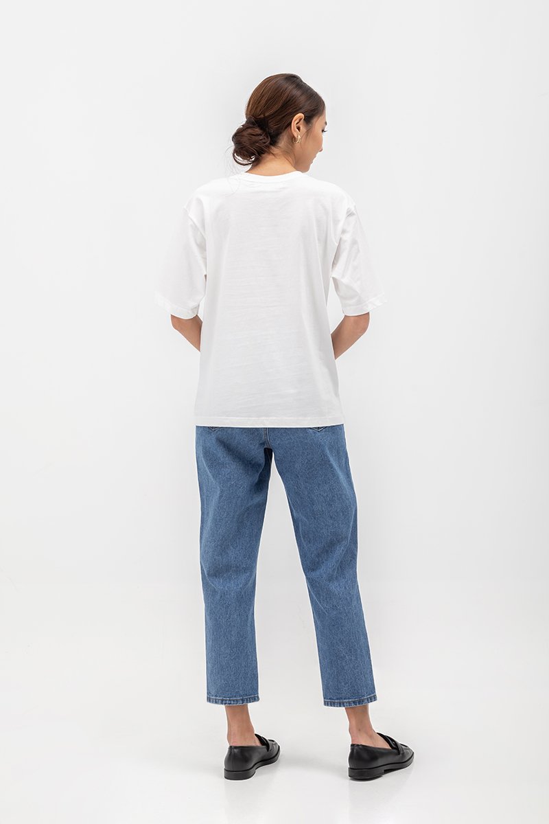 HOLDING SPACE TEE
