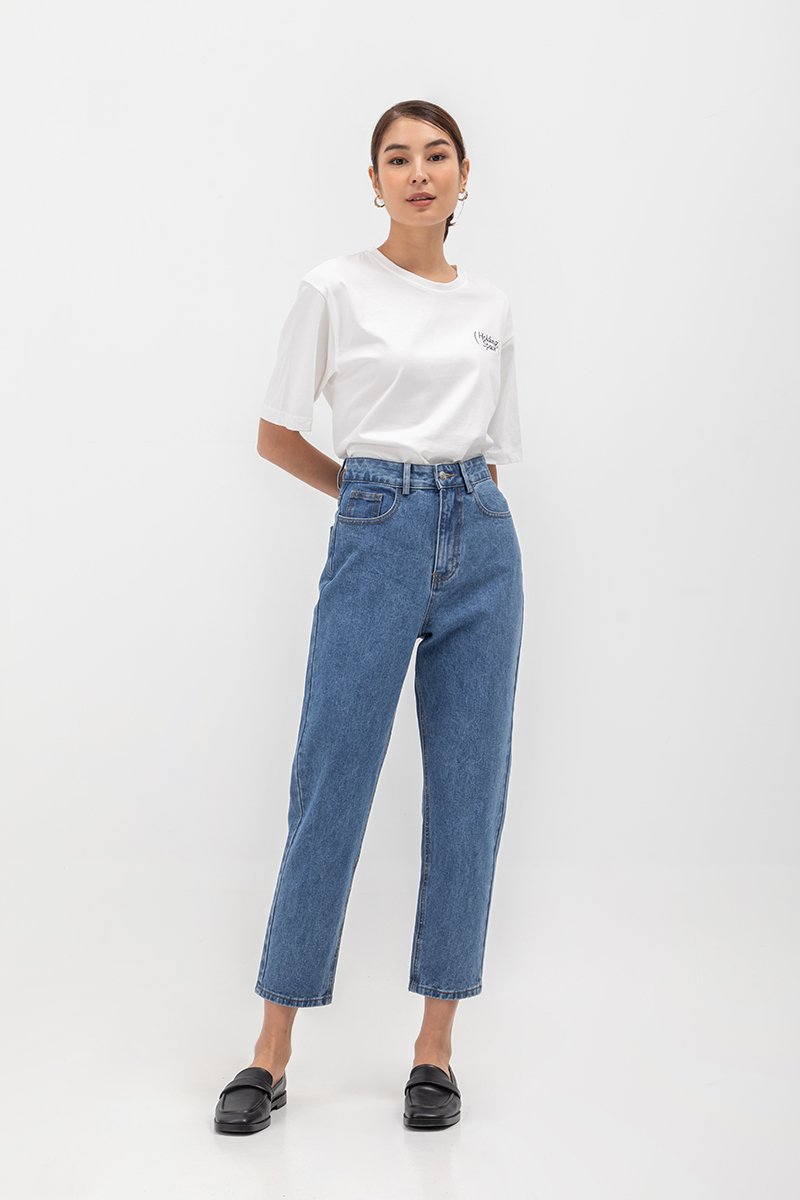 HOLDING SPACE TEE