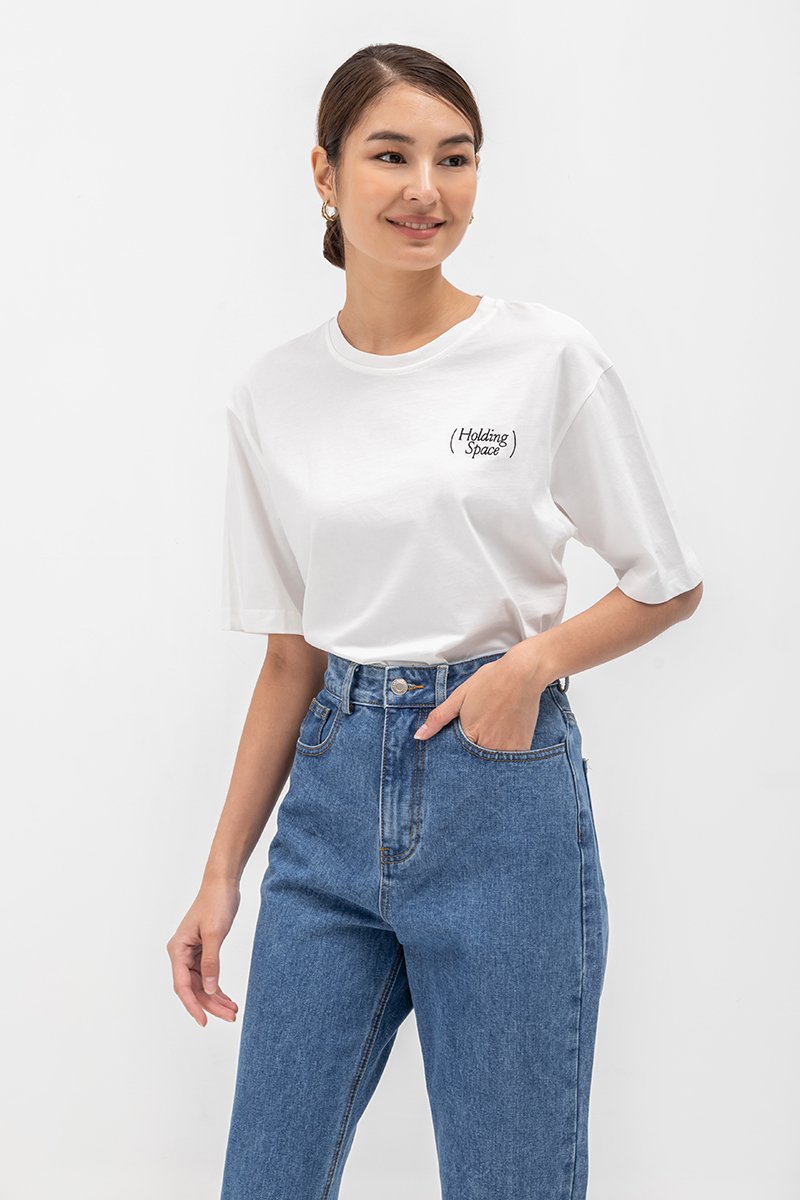 HOLDING SPACE TEE