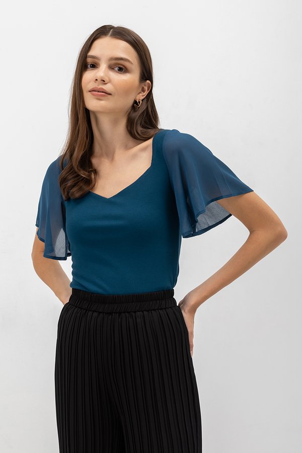 ERLINE FLUTTER SLEEVE KNIT TOP