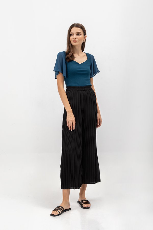 ERLINE FLUTTER SLEEVE KNIT TOP