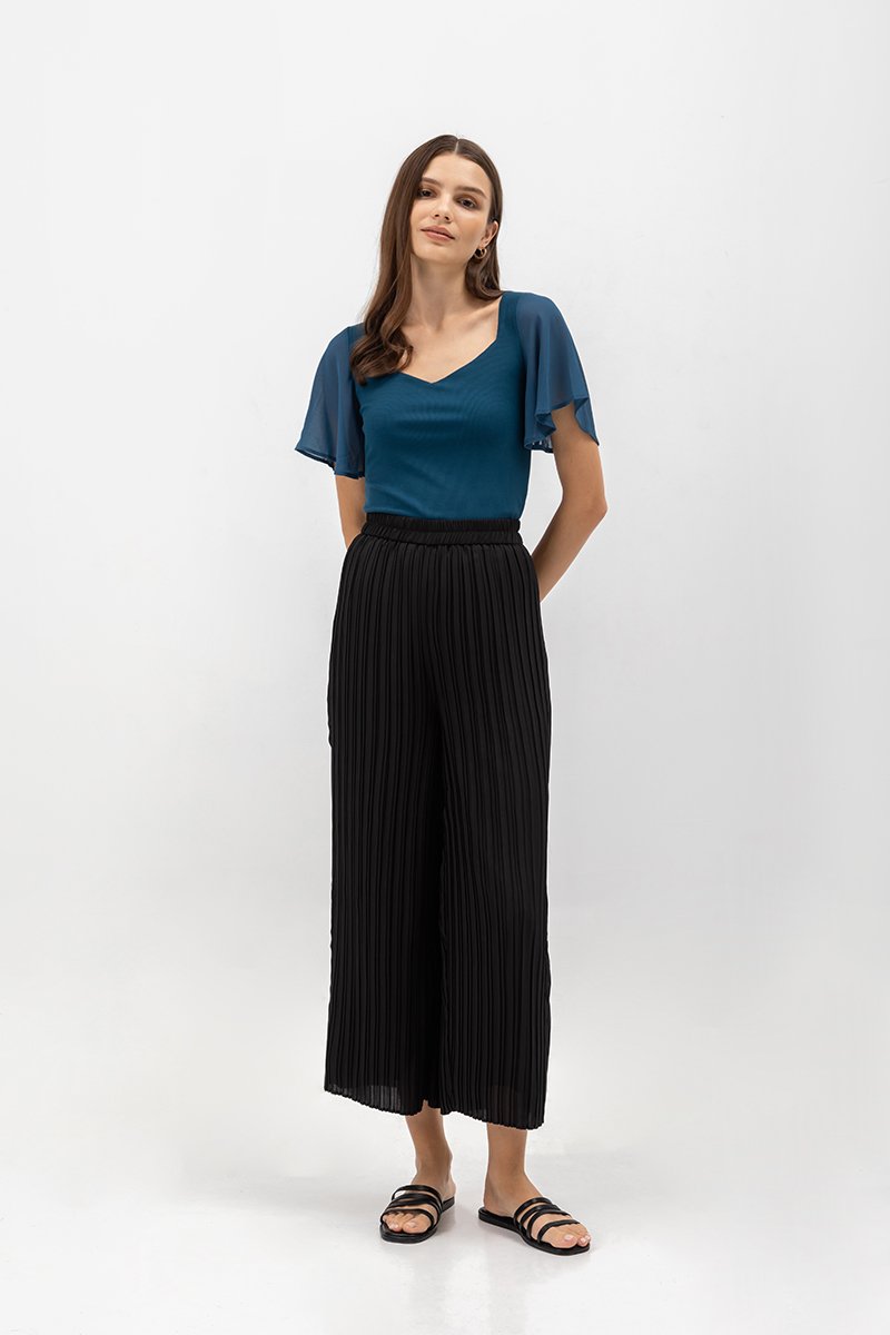 ERLINE FLUTTER SLEEVE KNIT TOP