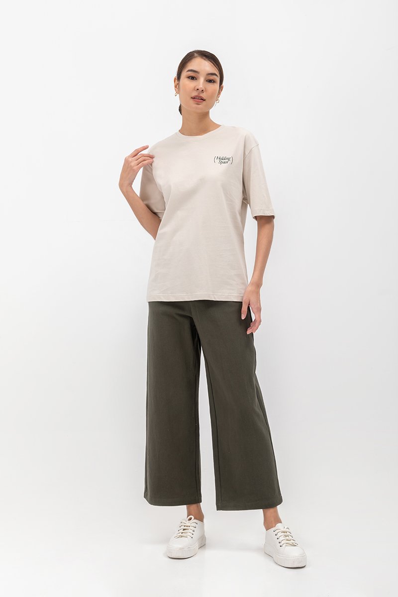 HOLDING SPACE TEE