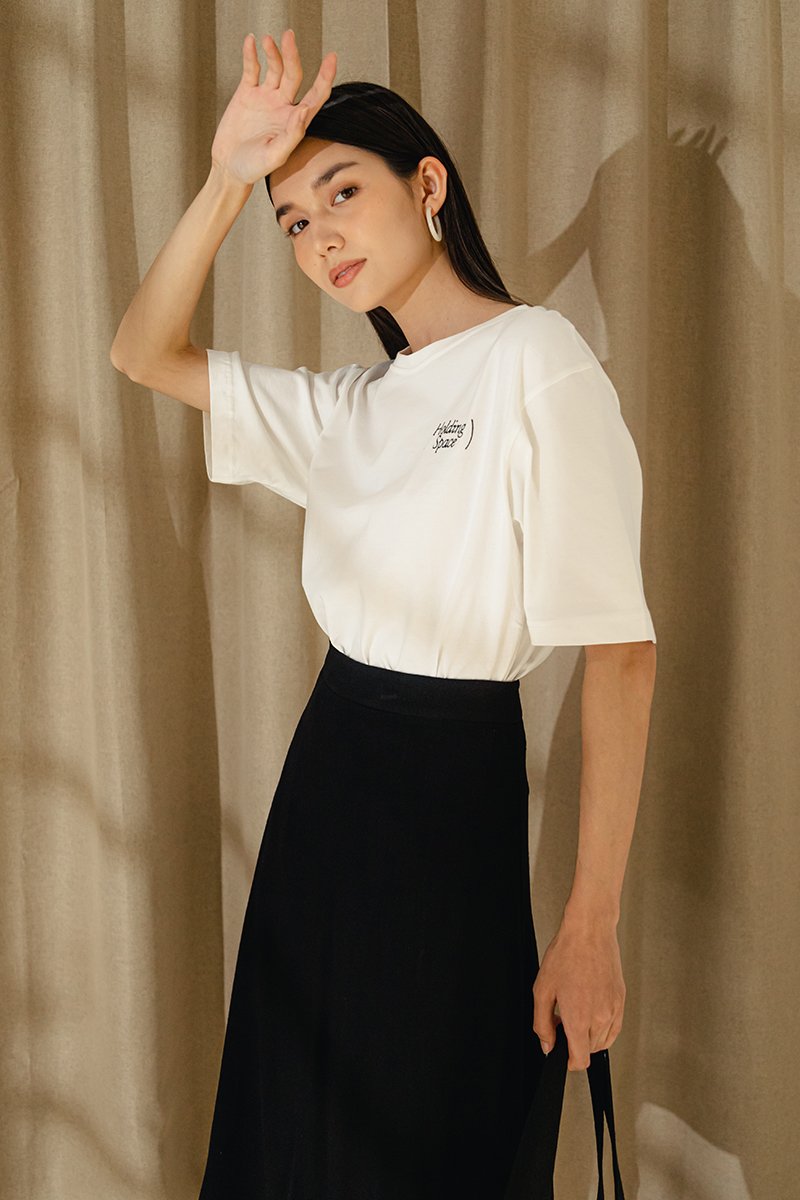 HOLDING SPACE TEE