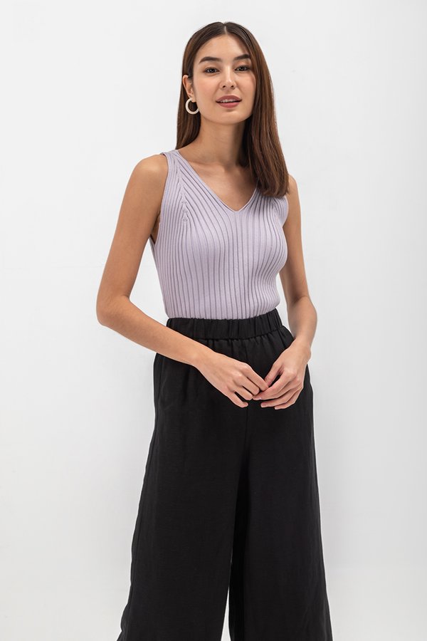 VALAE V NECK KNIT TOP