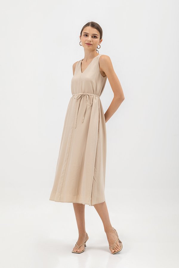 NIKKY BACK PLEAT MIDI DRESS W SASH