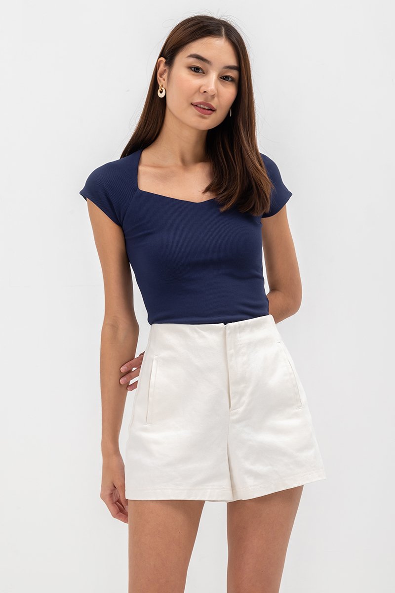 SORELLE DIAMOND NECKLINE KNIT TOP