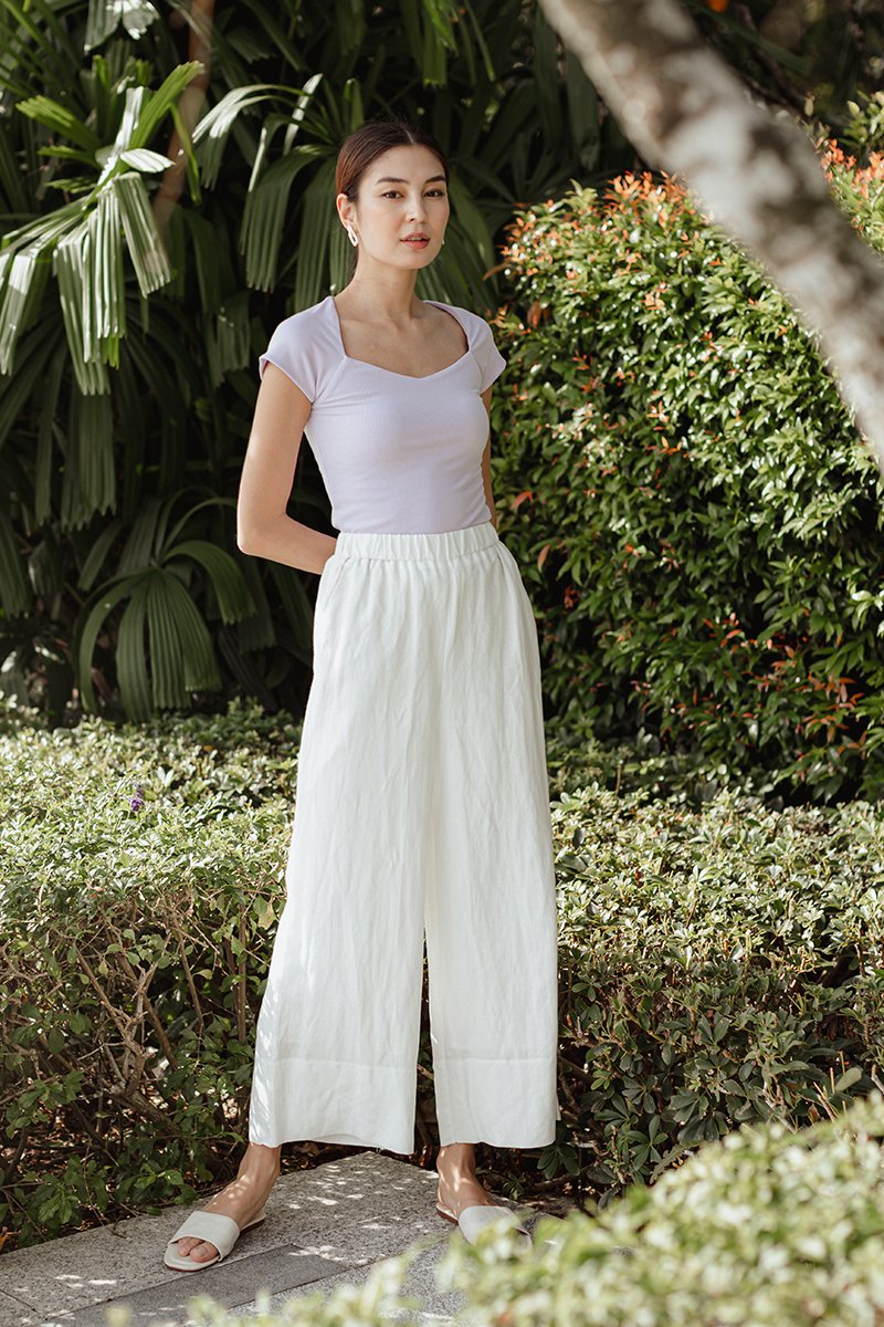 SORELLE DIAMOND NECKLINE KNIT TOP