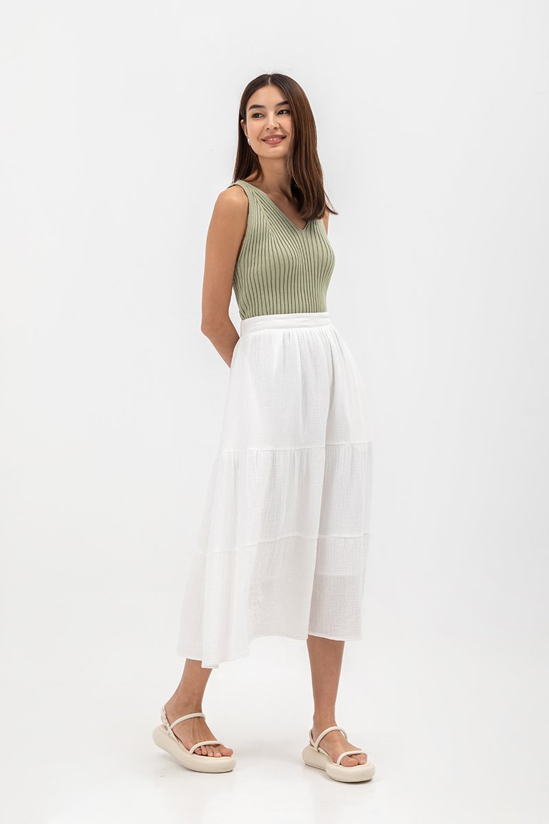 VALAE V NECK KNIT TOP