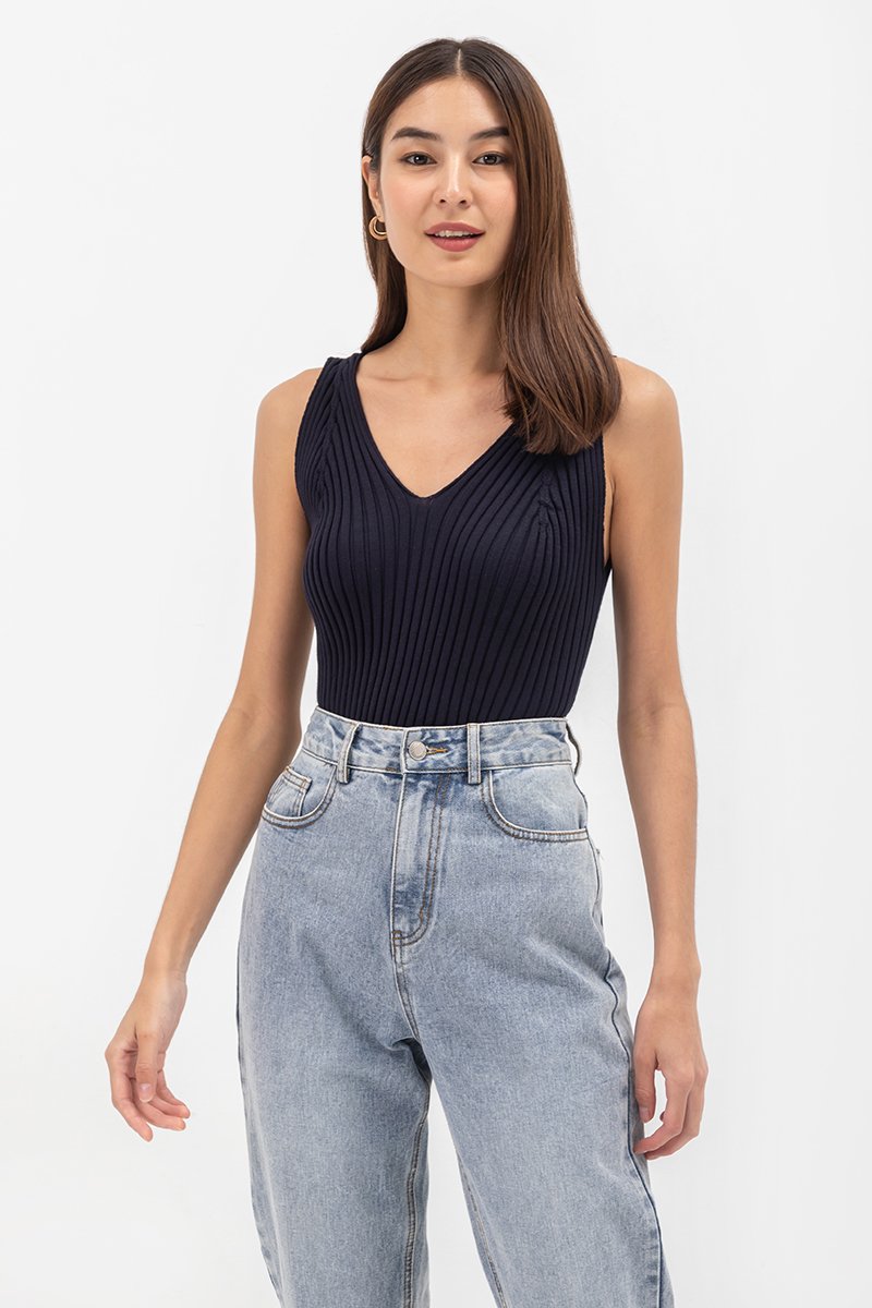 VALAE V NECK KNIT TOP