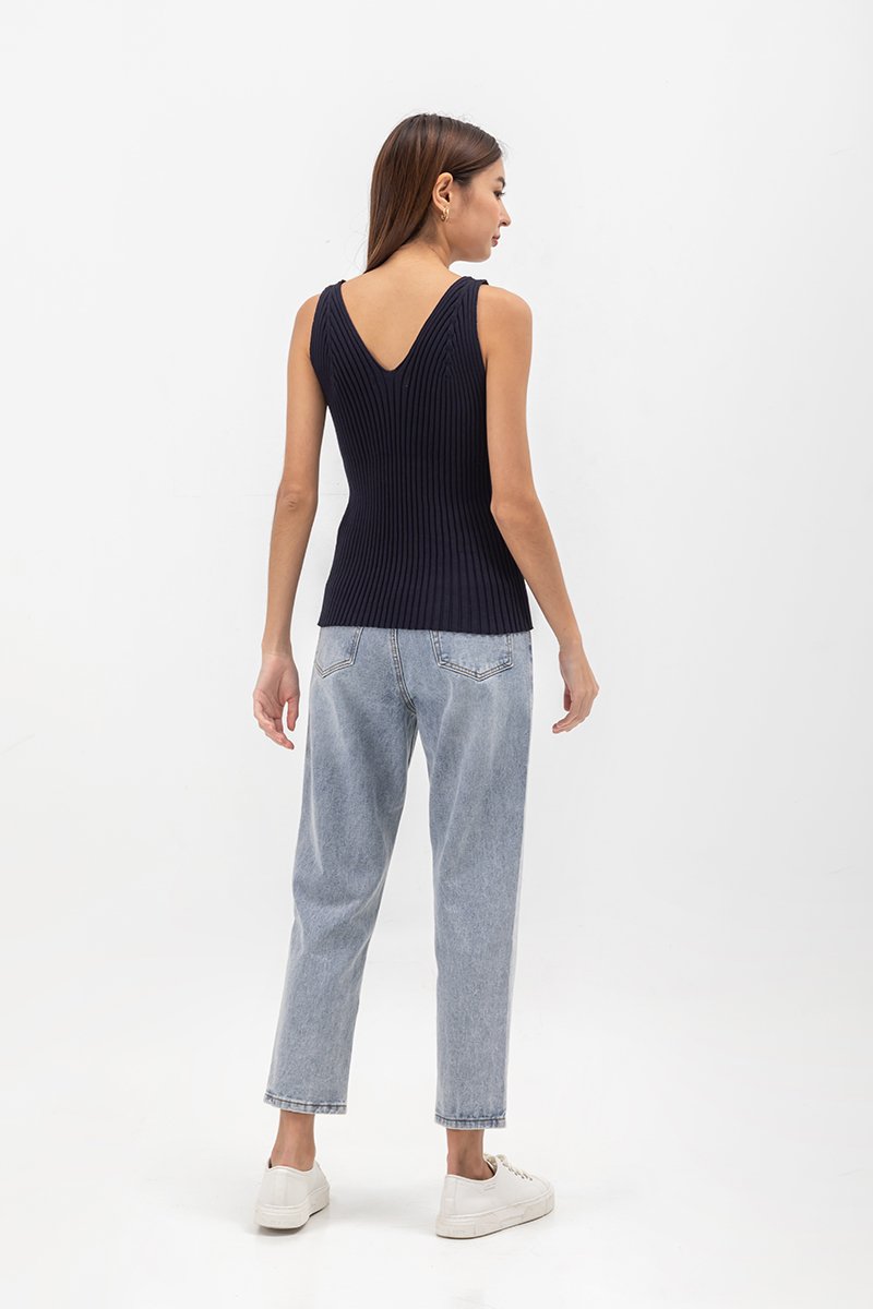 VALAE V NECK KNIT TOP