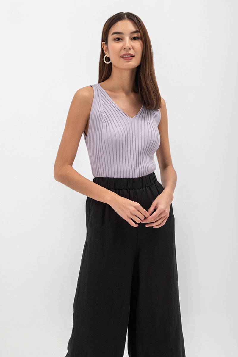 VALAE V NECK KNIT TOP