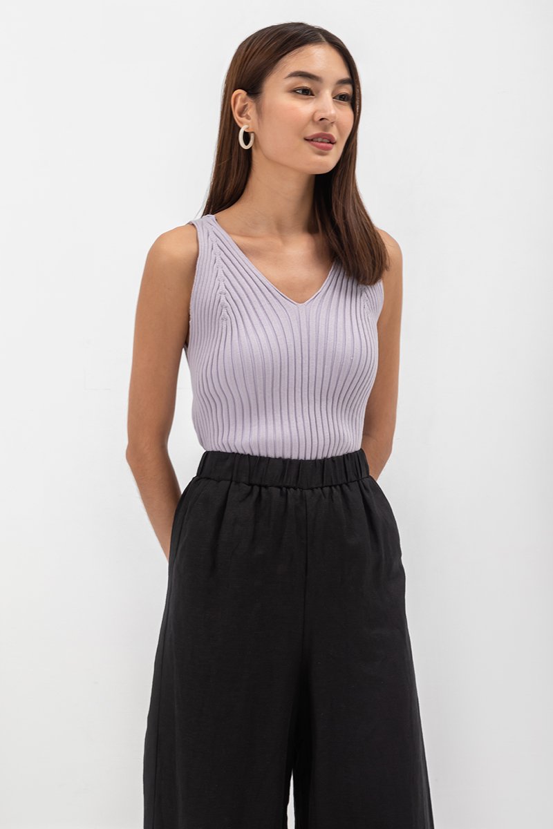 VALAE V NECK KNIT TOP