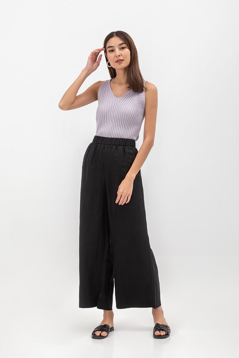 VALAE V NECK KNIT TOP