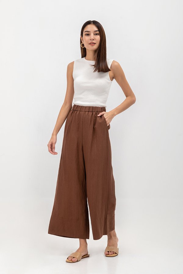 IYANA SLEEVELESS KNIT TOP