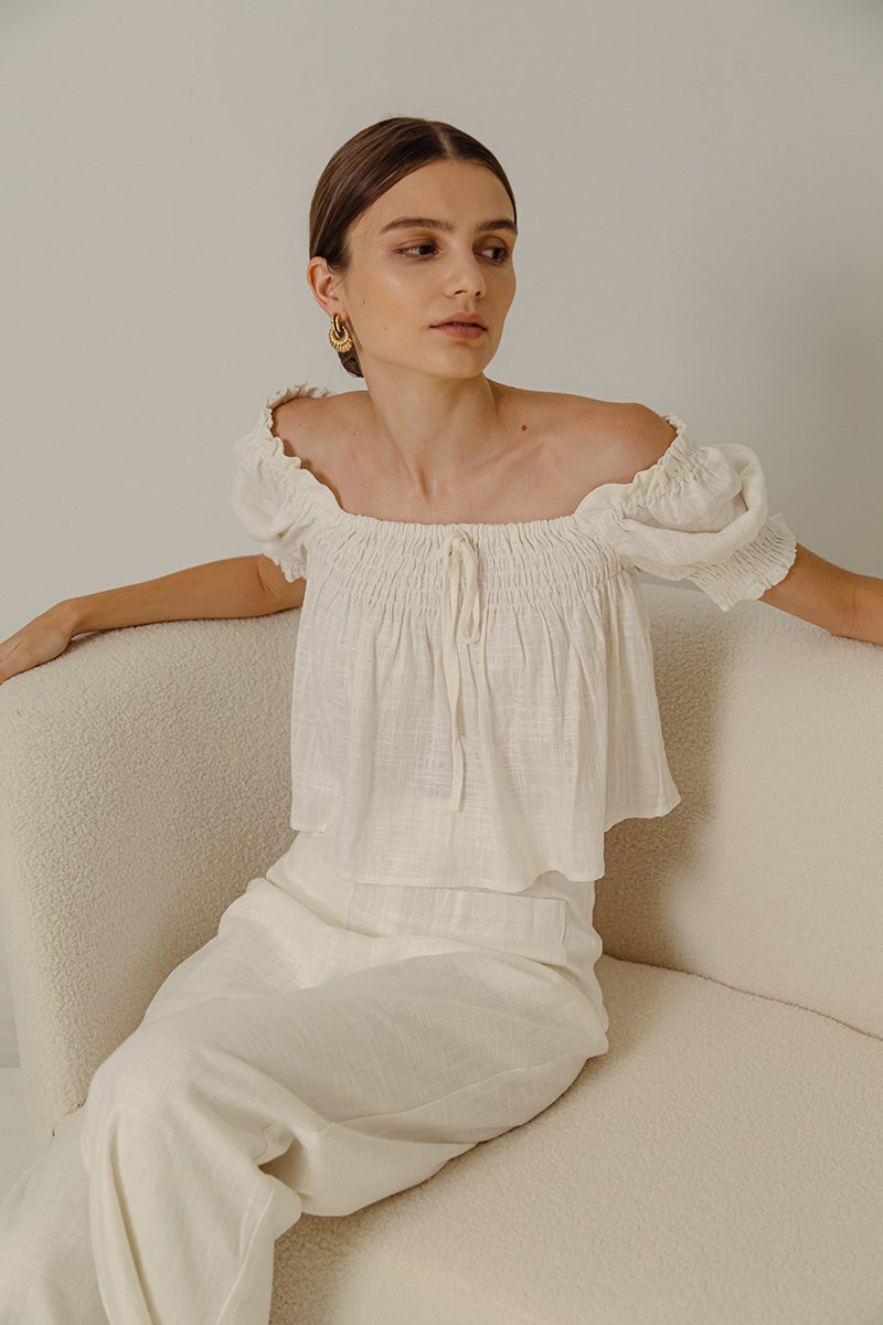 IRENE PUFF SLEEVE SMOCKED BABYDOLL TOP IRENE PUFF SLEEVE SMOCKED BABYDOLL TOP