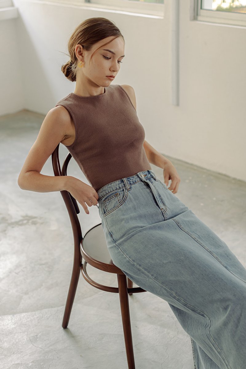 IYANA SLEEVELESS KNIT TOP