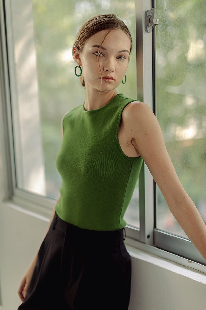 IYANA SLEEVELESS KNIT TOP