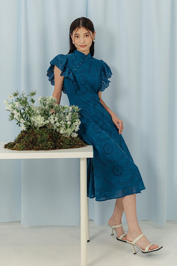 EVANGELI FLUTTER SLEEVE EYELET CHEONGSAM