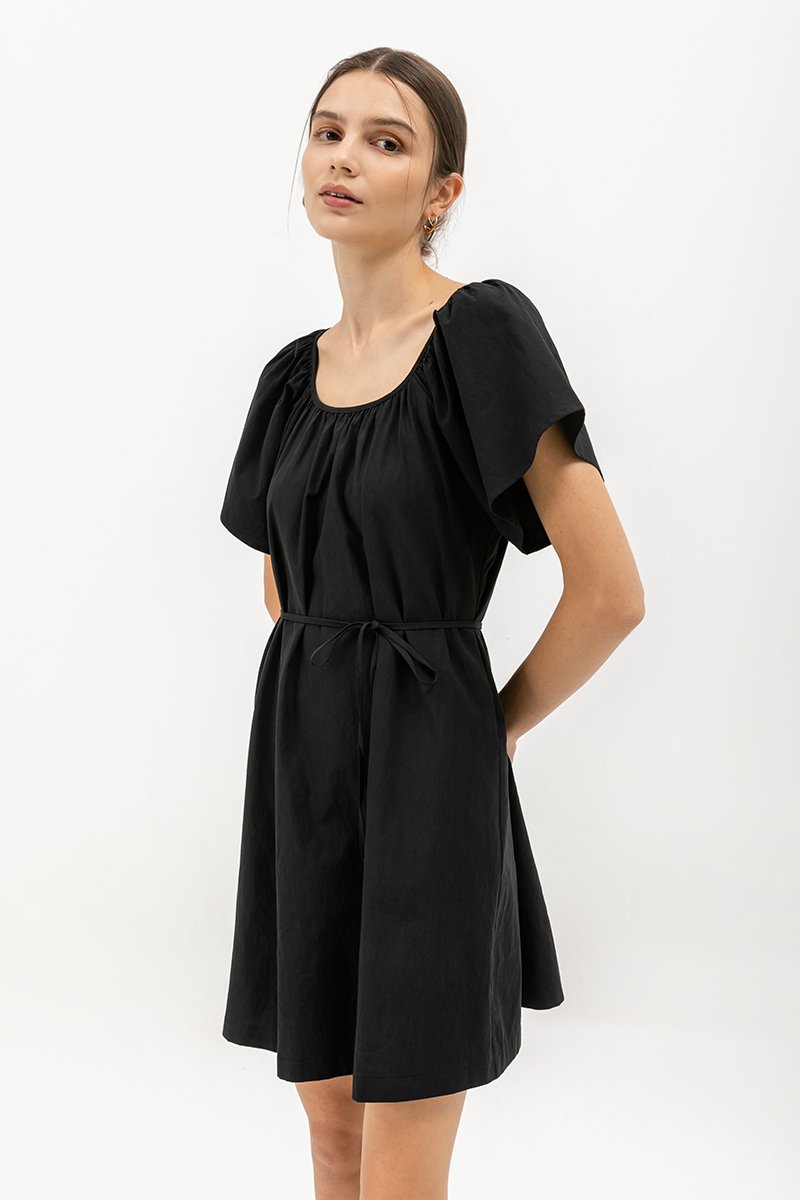 MIKARI SQUARENECK DRESS W SASH