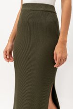 LUCIA KNITTED SKIRT WITH SLIT LUCIA KNITTED SKIRT WITH SLIT