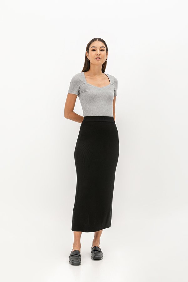 LUCIA KNITTED SKIRT WITH SLIT LUCIA KNITTED SKIRT WITH SLIT
