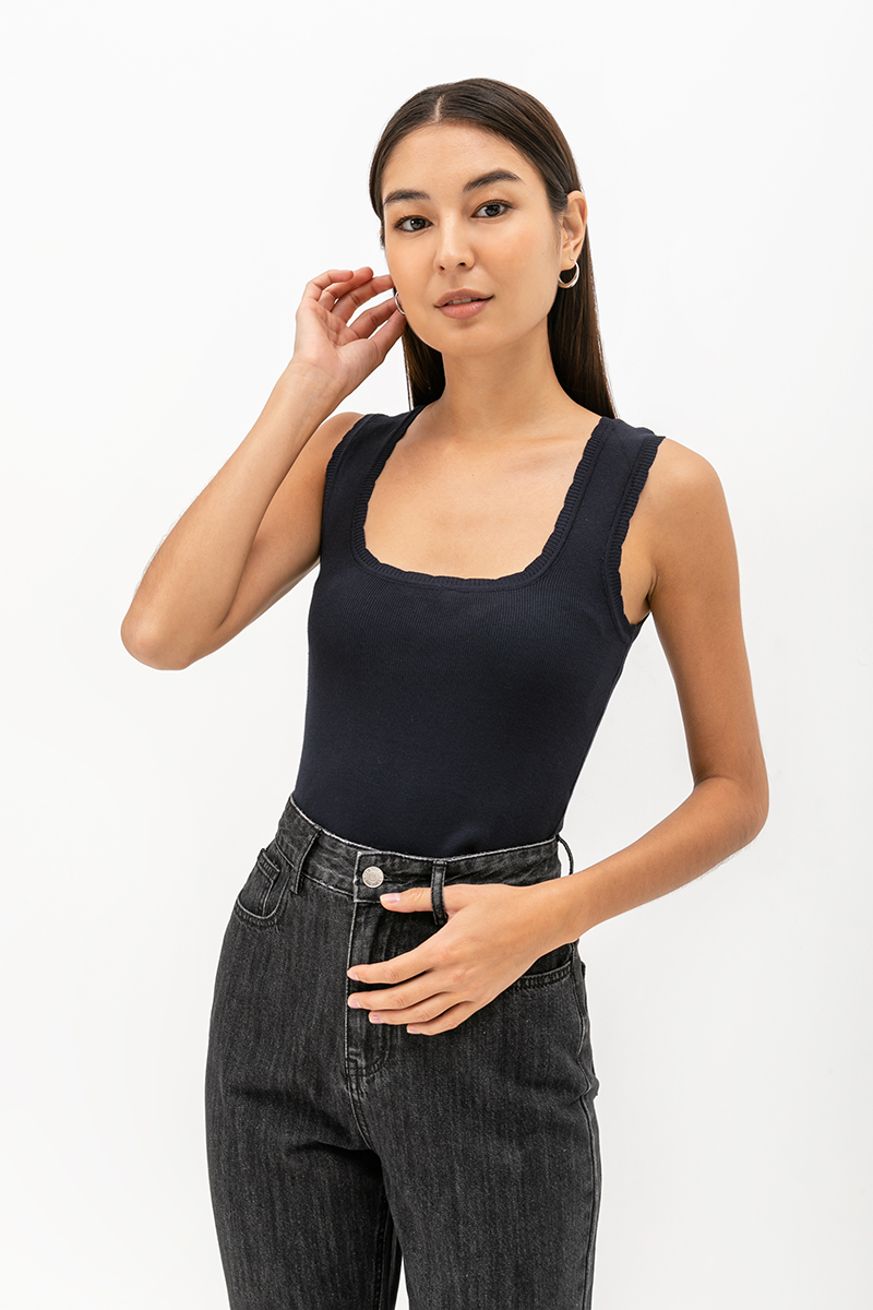 RAYLEE KNIT SCALLOP SQUARE NECK TANK TOP