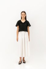 SHYE RUFFLE COLLAR EYELET TOP SHYE RUFFLE COLLAR EYELET TOP