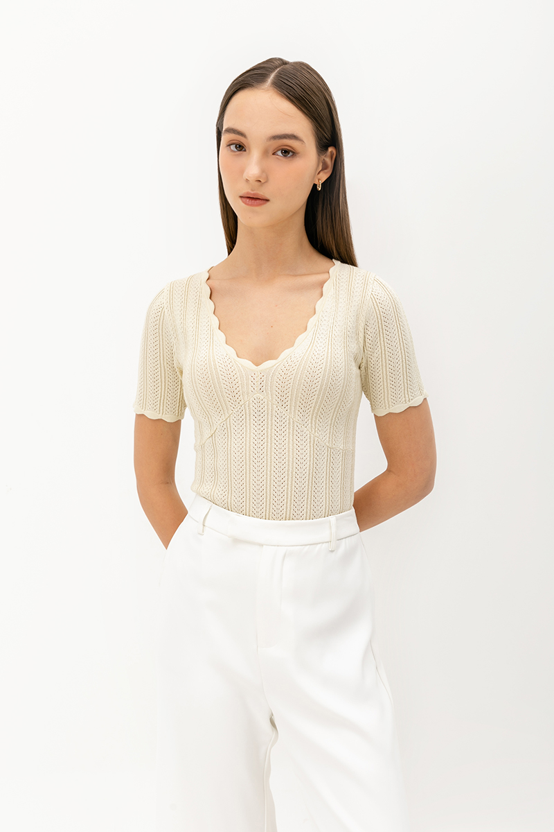 CHERIE SCALLOP KNIT TOP W SLEEVES