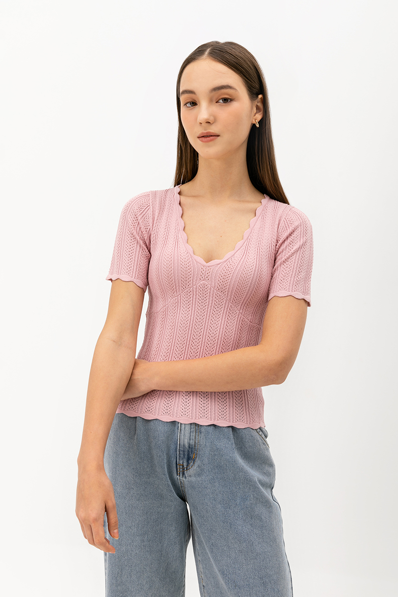 CHERIE SCALLOP KNIT TOP W SLEEVES