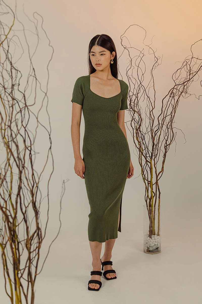 KAIRO SWEETHEART NECKLINE KNIT MIDI DRESS